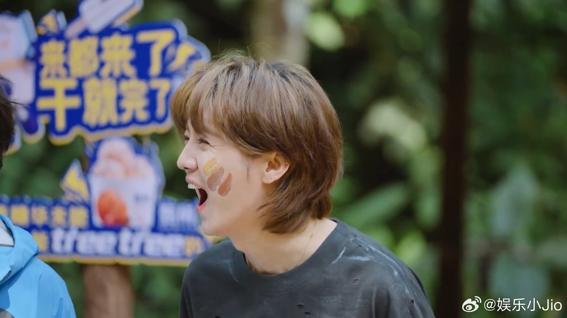 鹿晗真破音 名场面来了！五哈第六季开机宴练民歌，鹿晗一开嗓就破音，表情管理彻底下