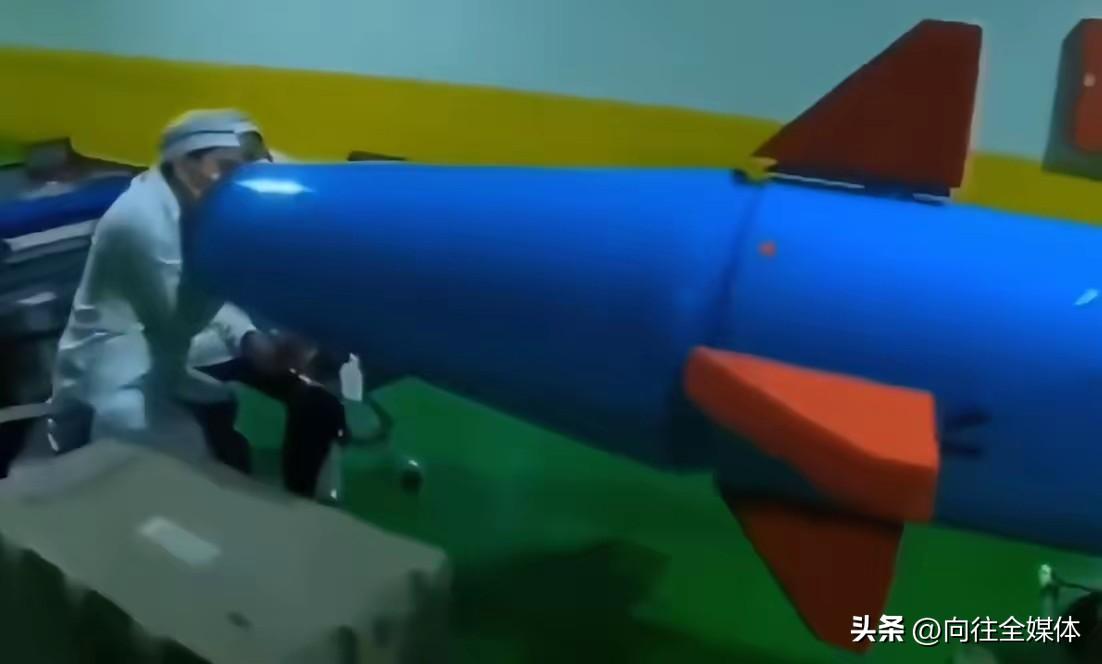 炸不穿！伊朗亮出地下导弹长城，特朗普认怂服软
 
伊朗突然公开终极底牌，深山地下