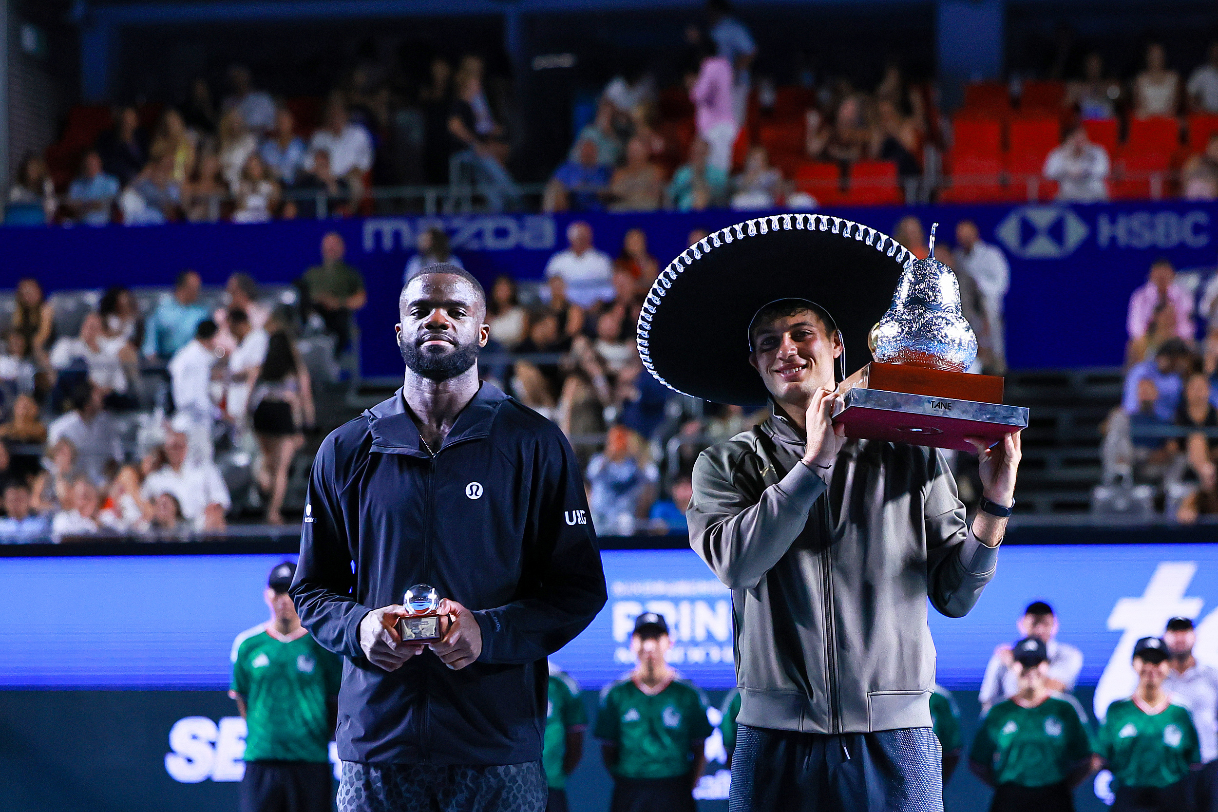 科博利墨西哥ATP500阿卡普尔科捧杯图银色大葫芦奖杯很别致网球体育大赏