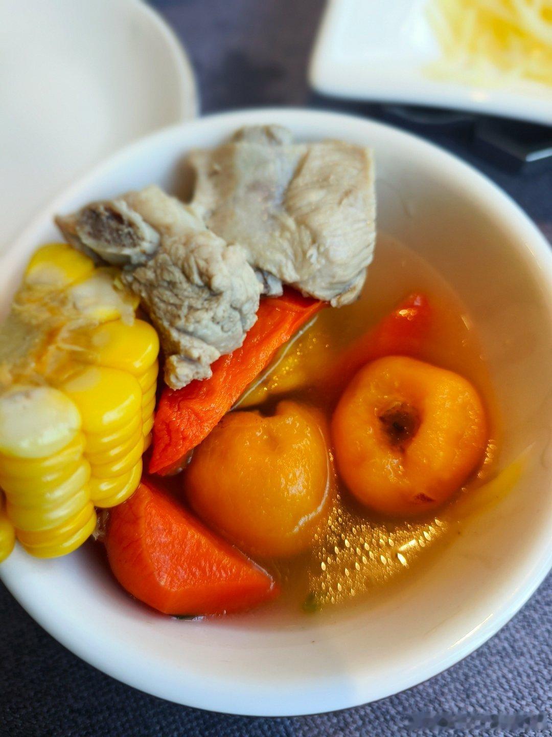 枇杷玉米排骨汤，味道还可以[赞] ​​​
