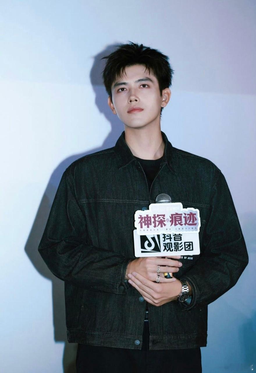 陈飞宇马朝阳撕标签幕后 看完幕后内容，能体会到陈飞宇对表演的诚意，用心构建马朝阳