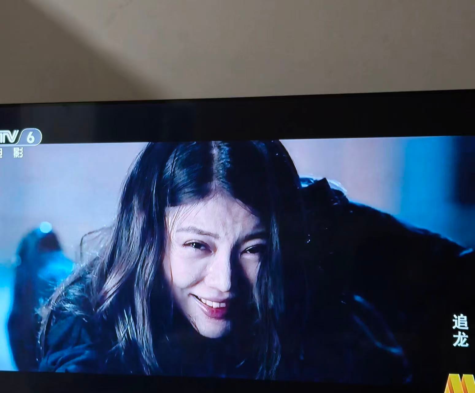徐冬冬战损美成啥了 重新再看这部剧的时候，没有想到《追龙》拍摄花絮里徐冬冬的战损