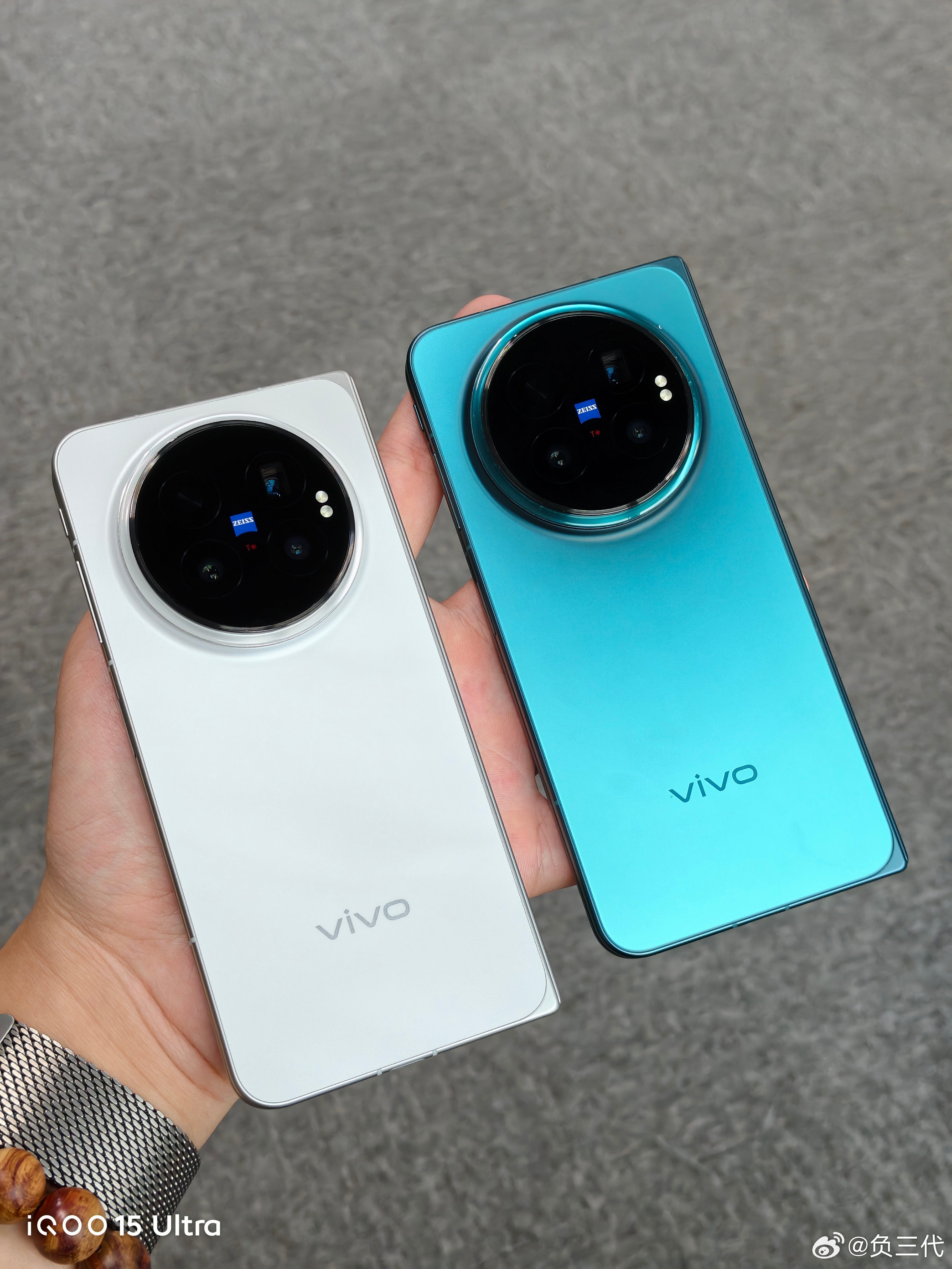 我要撤回我之前说vivo X Fold6蓝洞是最好看的颜色，还是白色最经典耐看啊