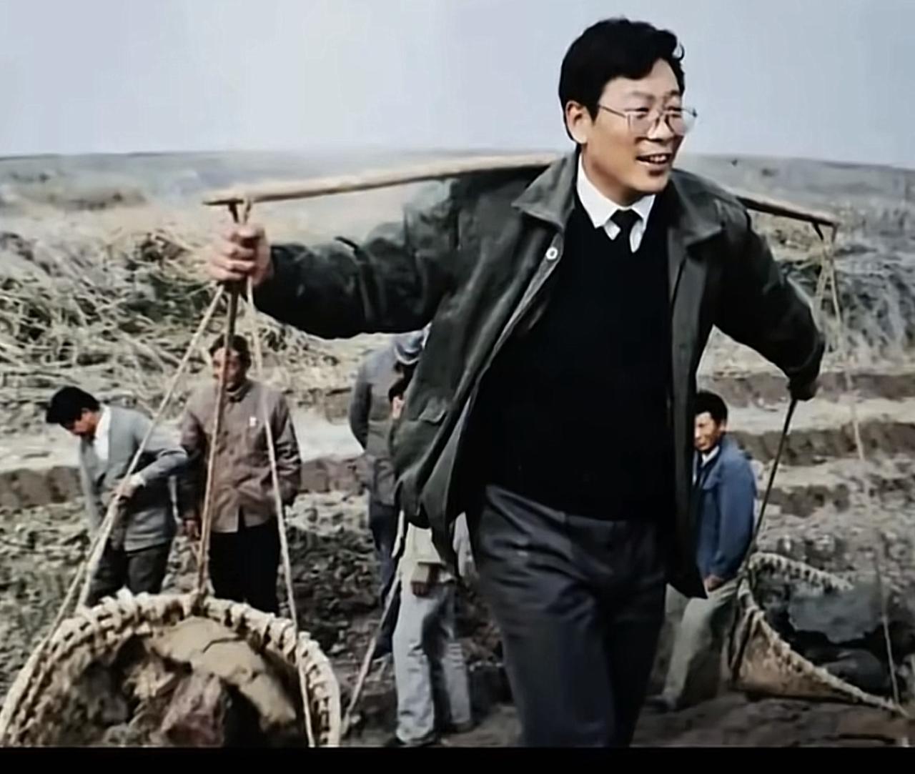 他曾经担任湖南省委书记，在家乡江苏工作多年，一生无私，享年67岁。你知道他是谁吗