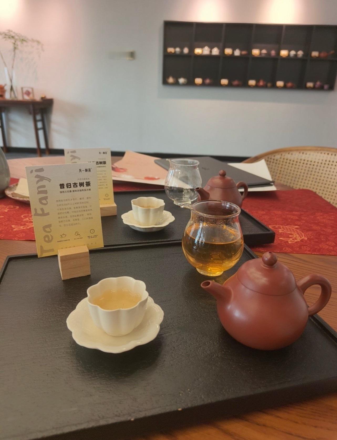 茶道  喝茶这件事，没什么技巧，没什么玄妙。就是水开了泡，泡好了喝。但这个过程，