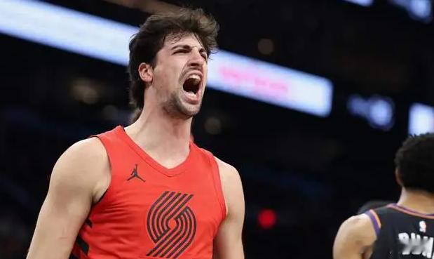 马刺vs开拓者nba季后赛 4月29日上午，NBA季后赛首轮迎来关键的第五场较量