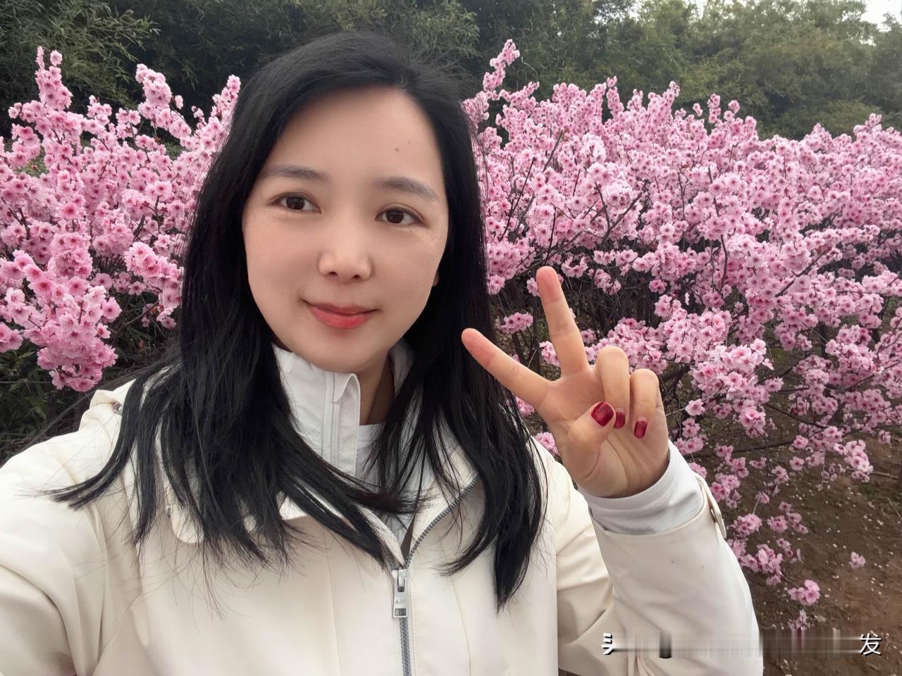 今天刷到剑桥萌叔的视频，他说：“感恩与慈悲是救赎人类的唯一方式”。这句话初听下来