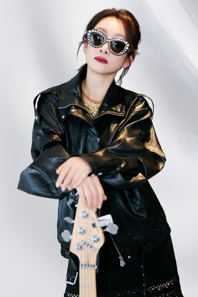 秦海璐摇滚转场变装秦海璐摇滚转场变装，温柔与酷飒一键切换，气场直接拉满✨ 