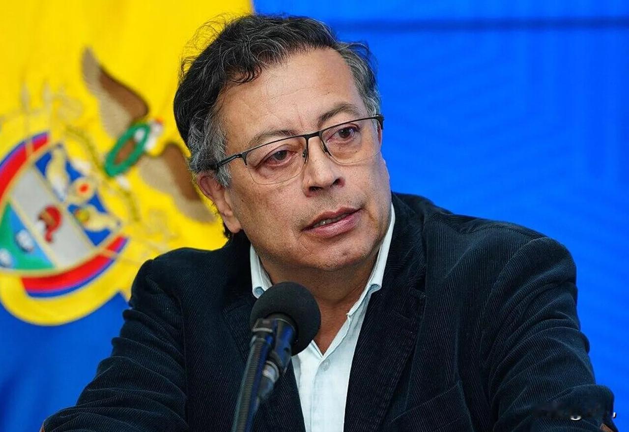 一天前，哥伦比亚总统佩特罗面对特朗普的威胁曾表态自己绝对不会妥协，甚至强调将重新