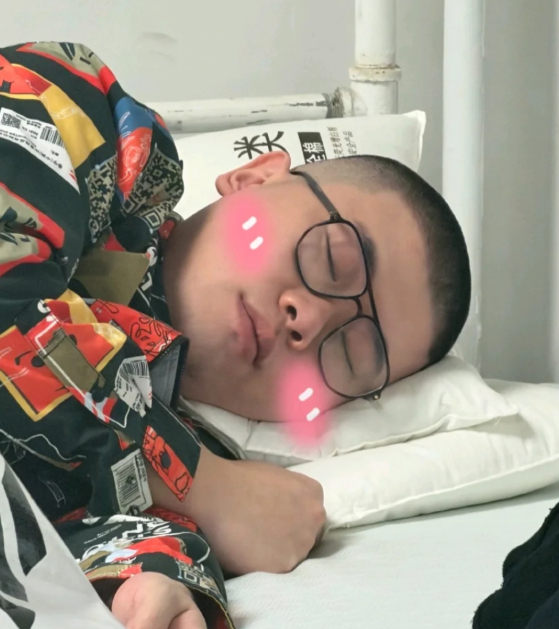 吕严说除了你谁还这么懂我哦莫哦莫竟然从吕严的身上看出了自己的影子~是谁每天工作辛