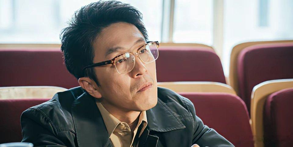 封子导演竟是台湾演员，不过，演的真好，一点看不出违和，封潇潇也姓封，不知道和封导