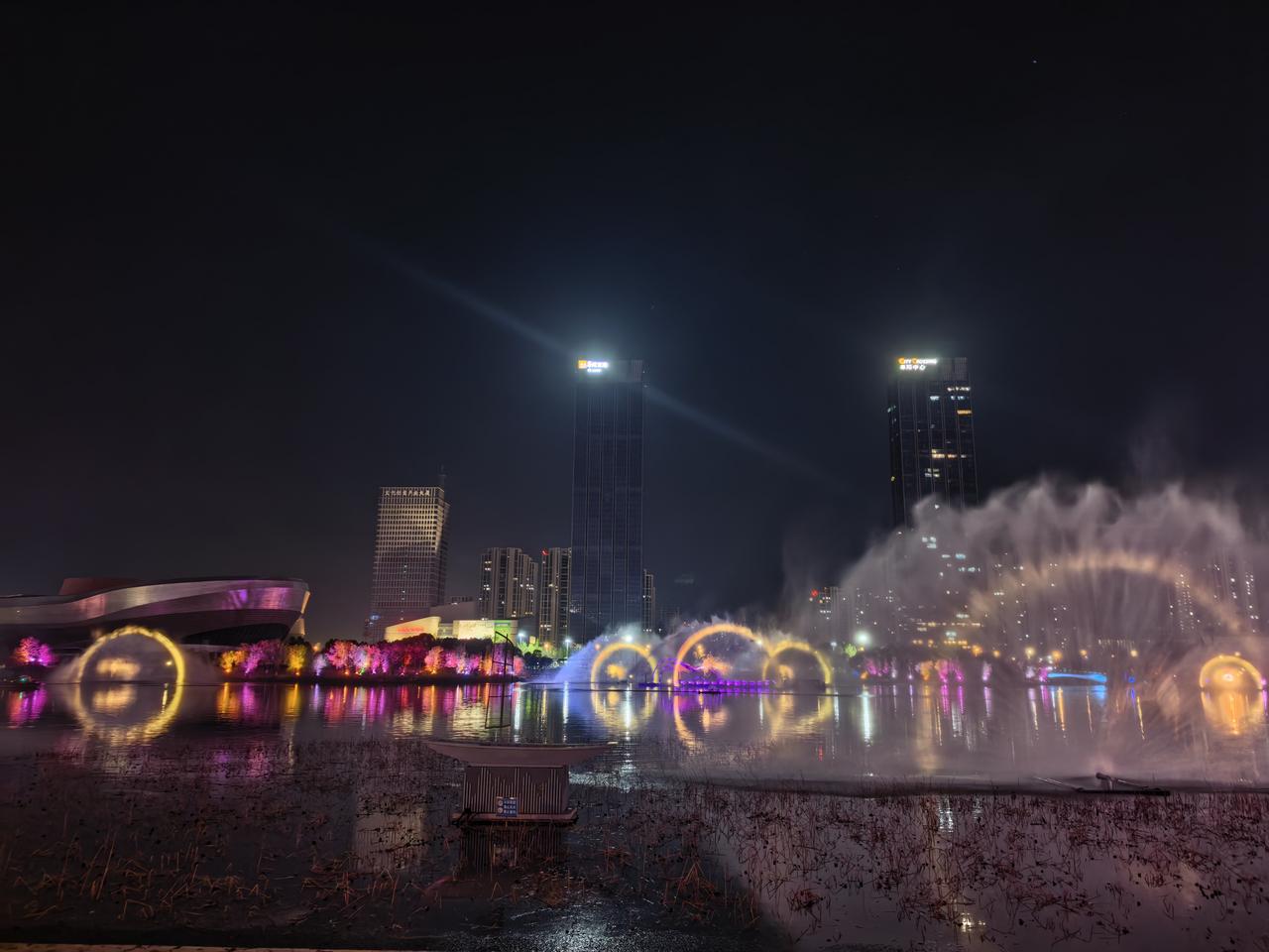 分享一张你最近随拍的照片夜深沉！
