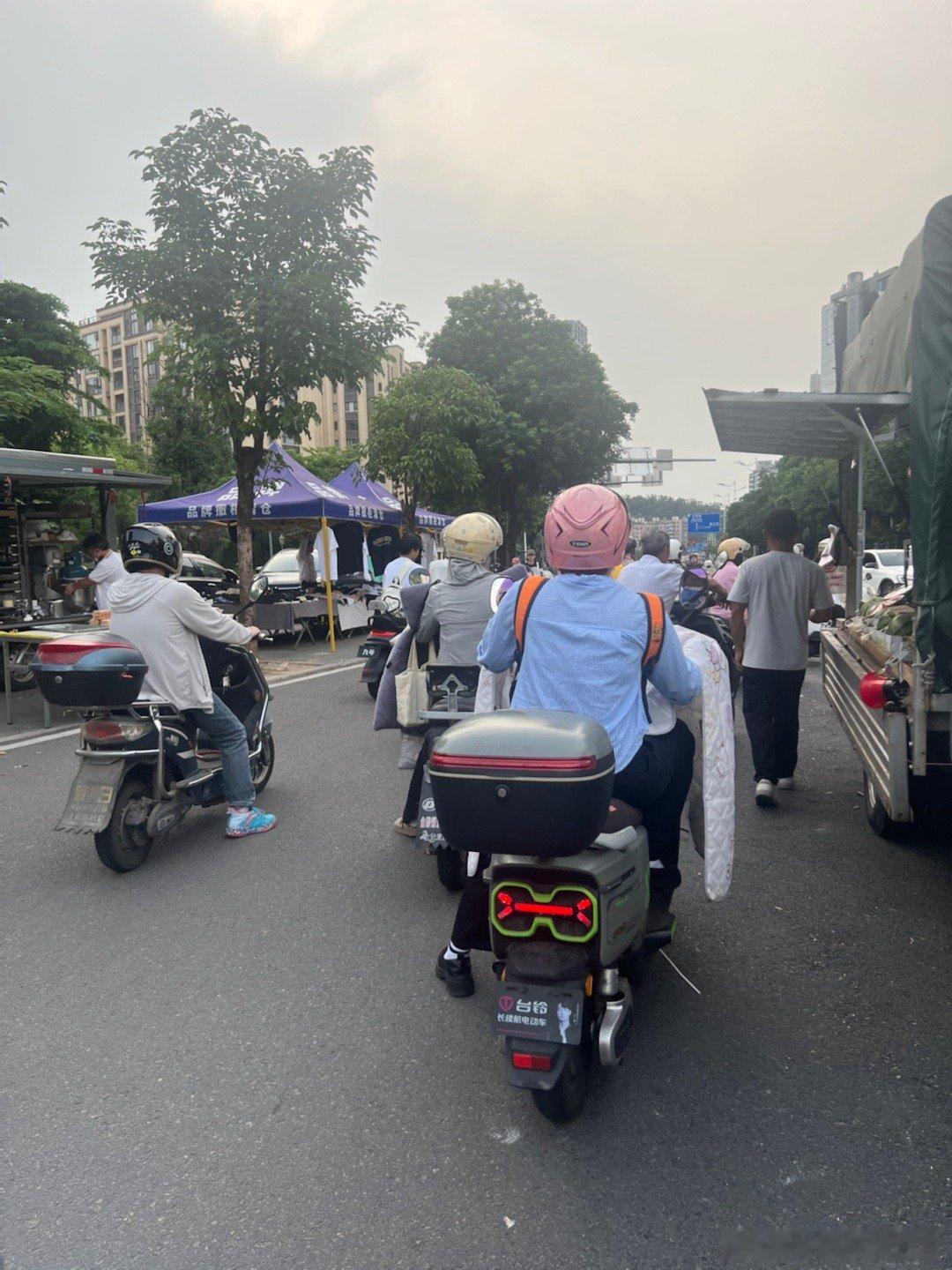 小电驴还是非常实用的，路口都是小电驴，主要方便，尤其停车，到哪停车都方便，不用担