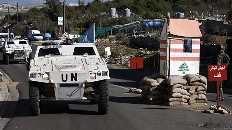 以色列的坦克，怼上了意大利维和部队的车。不是误伤，不是擦枪走火，四天之内，连干两