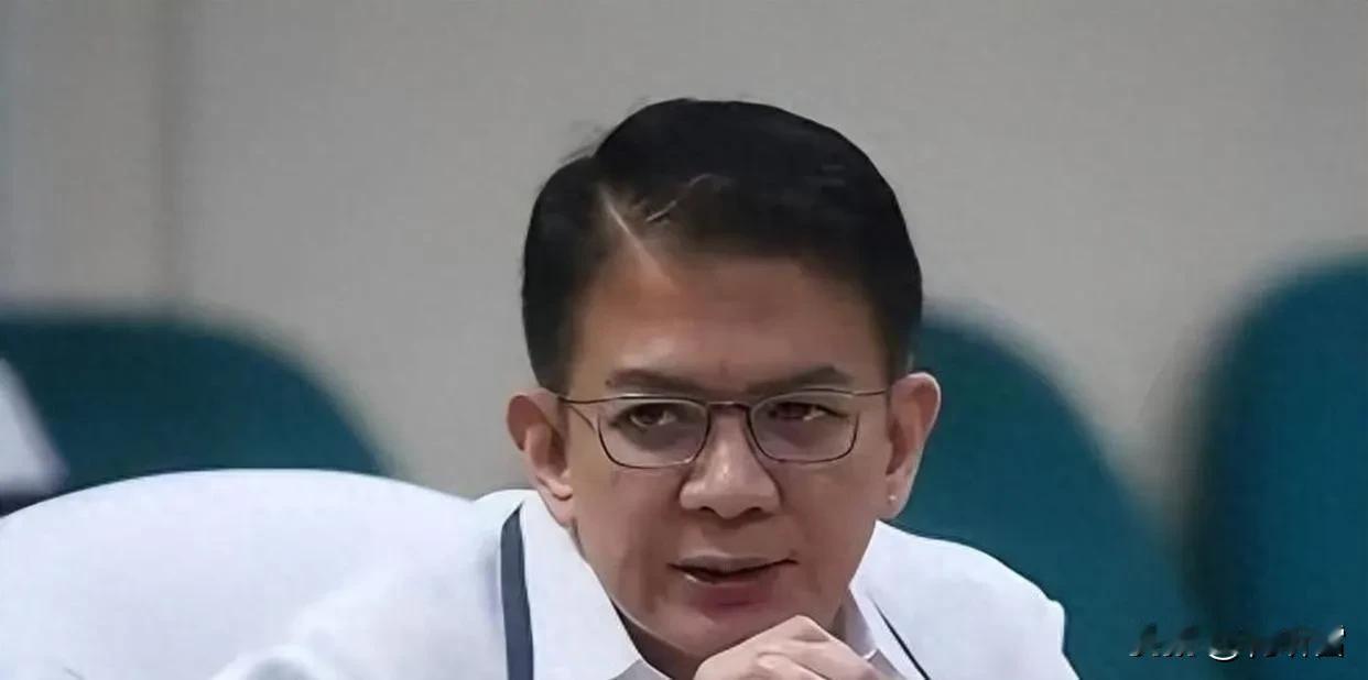 大概率连任，埃斯库德罗算是压中了？他在莎拉被弹劾案的处理过程中，偏向了莎拉这一方