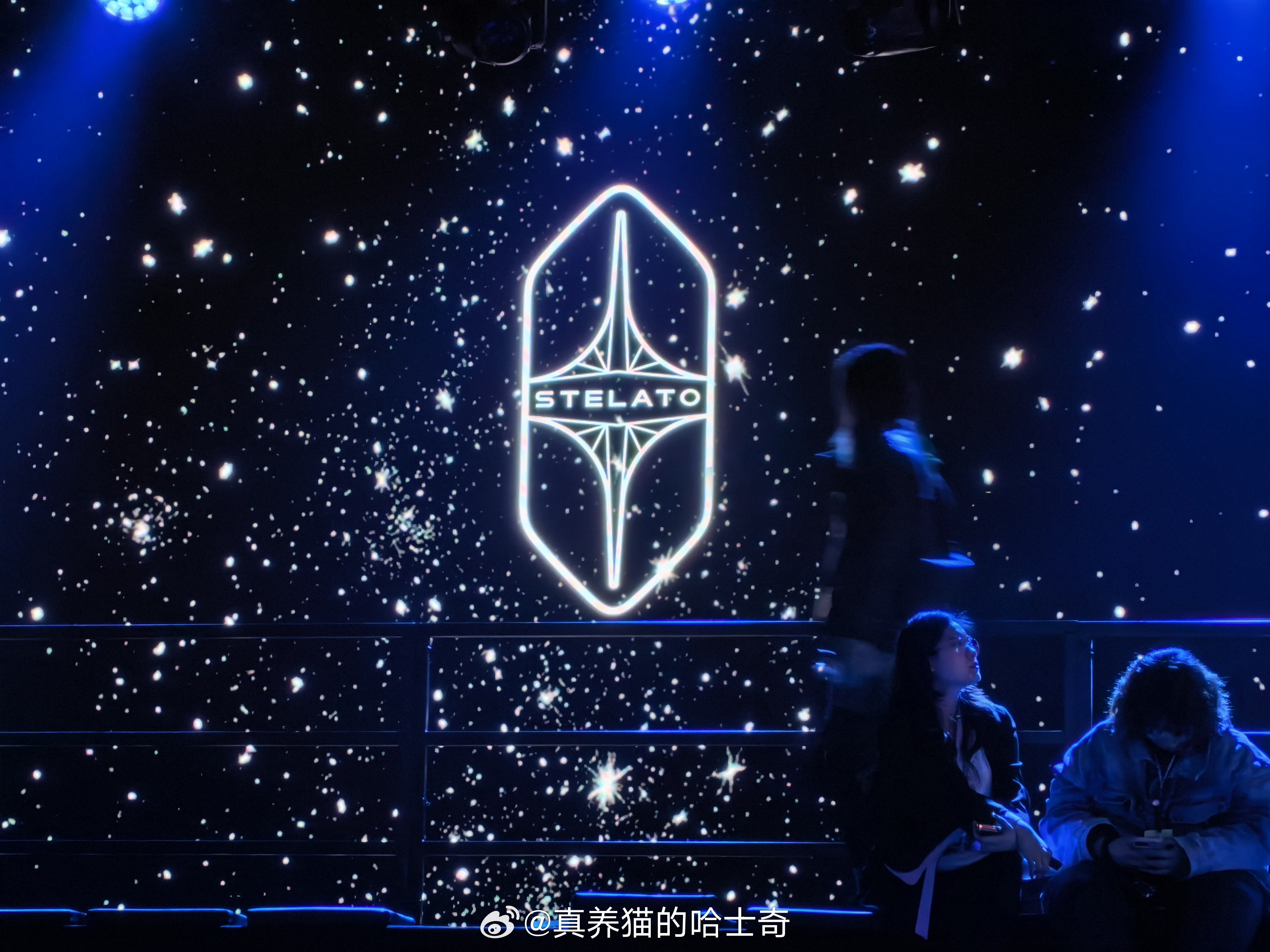 享界跟时装周做联动，就是在做品牌，把品牌做起来才能冲高端，才能更长久，不做品牌你