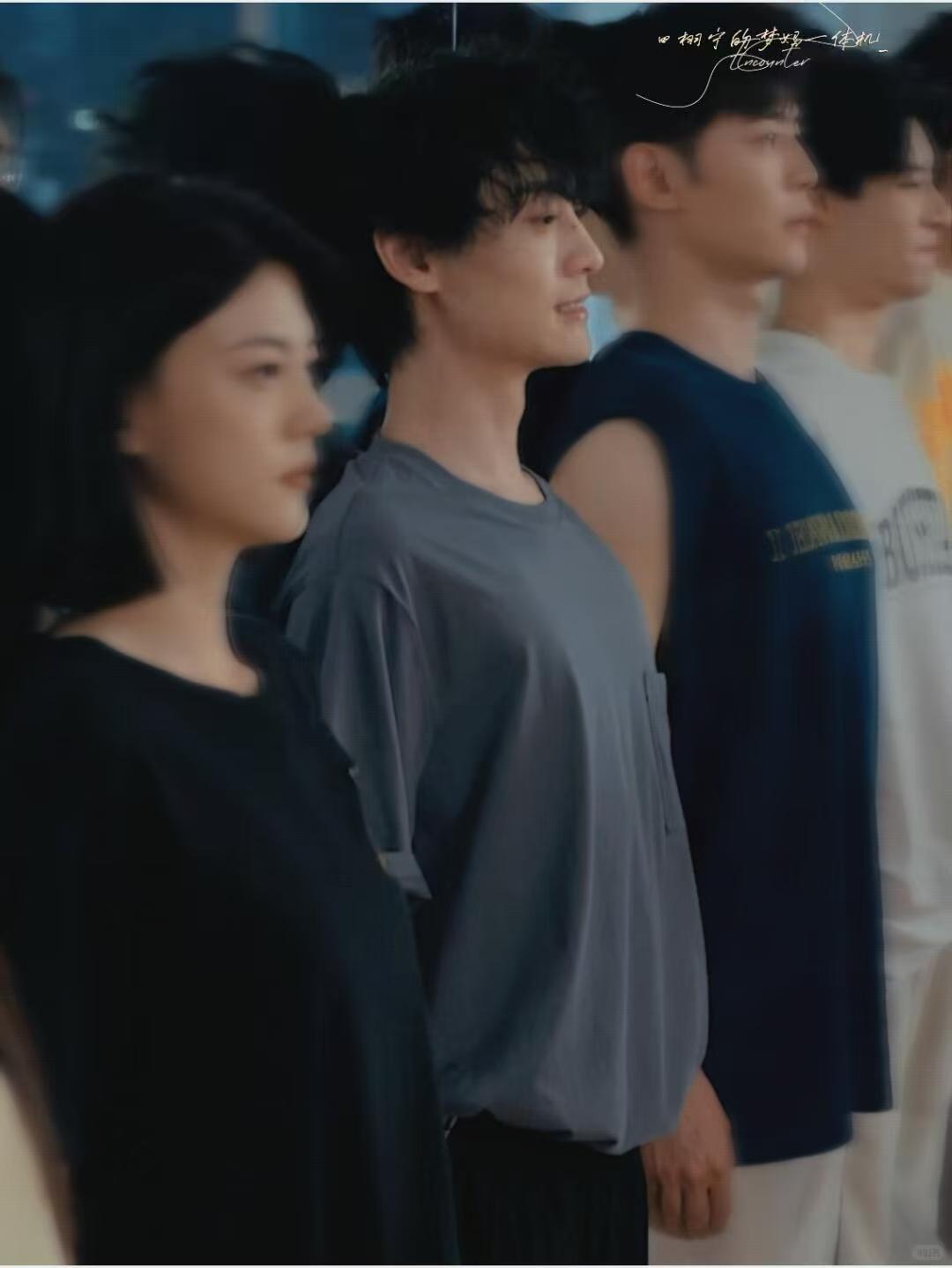 萌坏了 缺个红领巾 