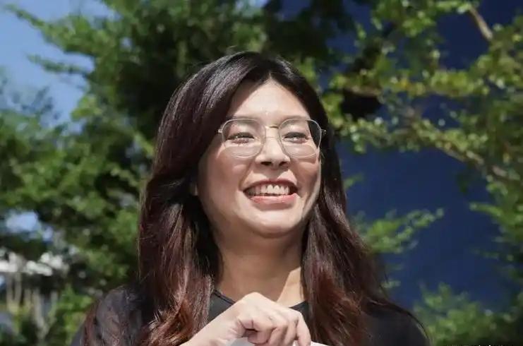 国民党很多人支持郑丽文，是因为期待她改革。
同样是中生代，为什么罗智强的支持度远