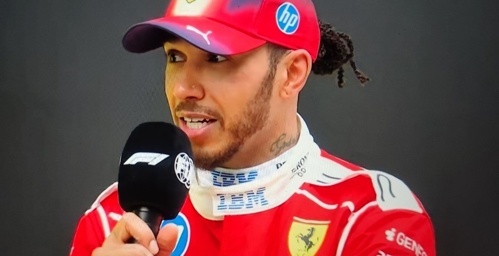 F1中国大奖赛正赛结束，安东内利杆位起跑夺得冠军，拉塞尔第二，汉密尔顿第三，勒克