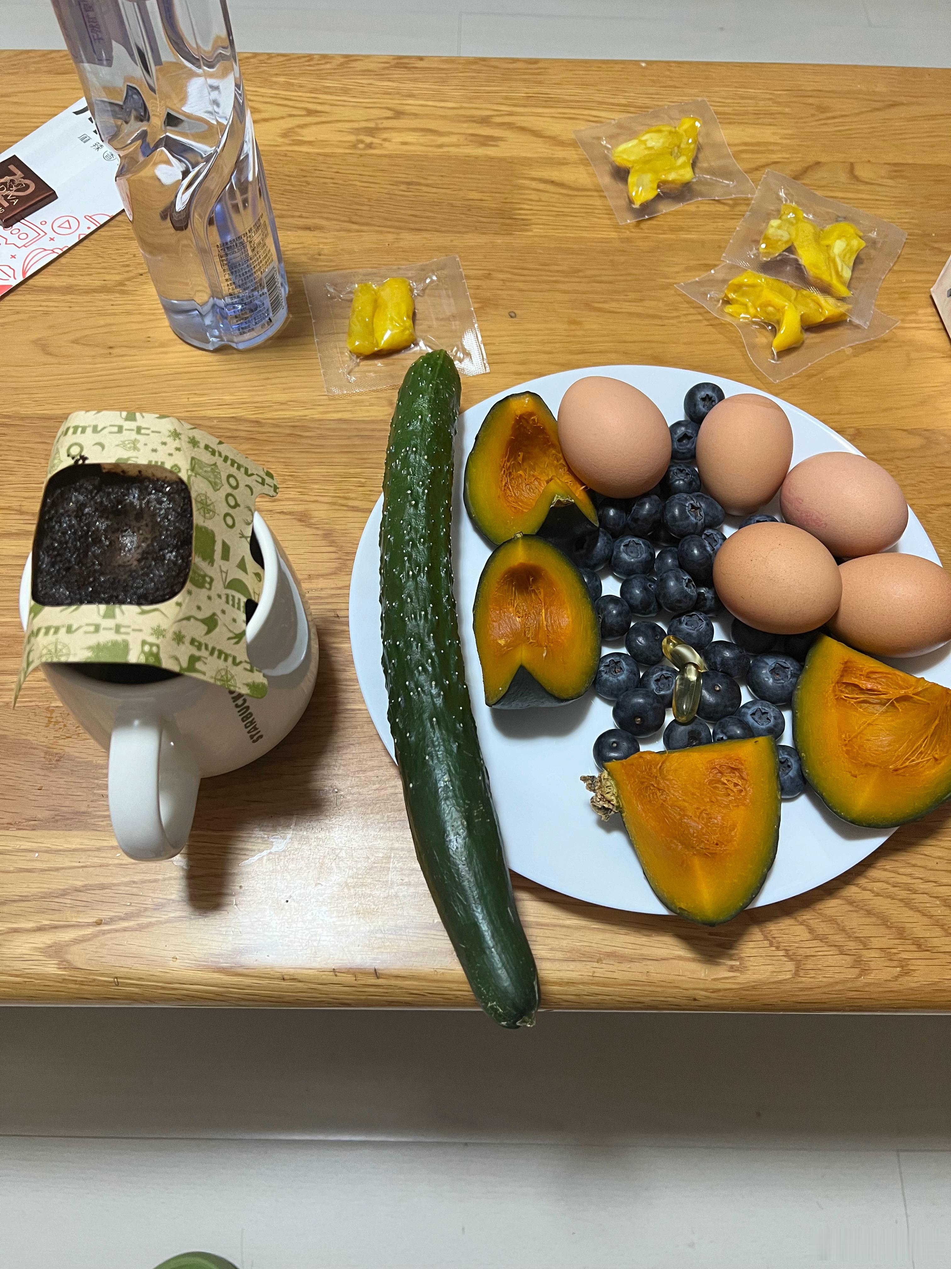自从开始规律饮食定期运动，我睡觉如昏死，大便如奔雷，有种莫名其妙的一便通万事通的