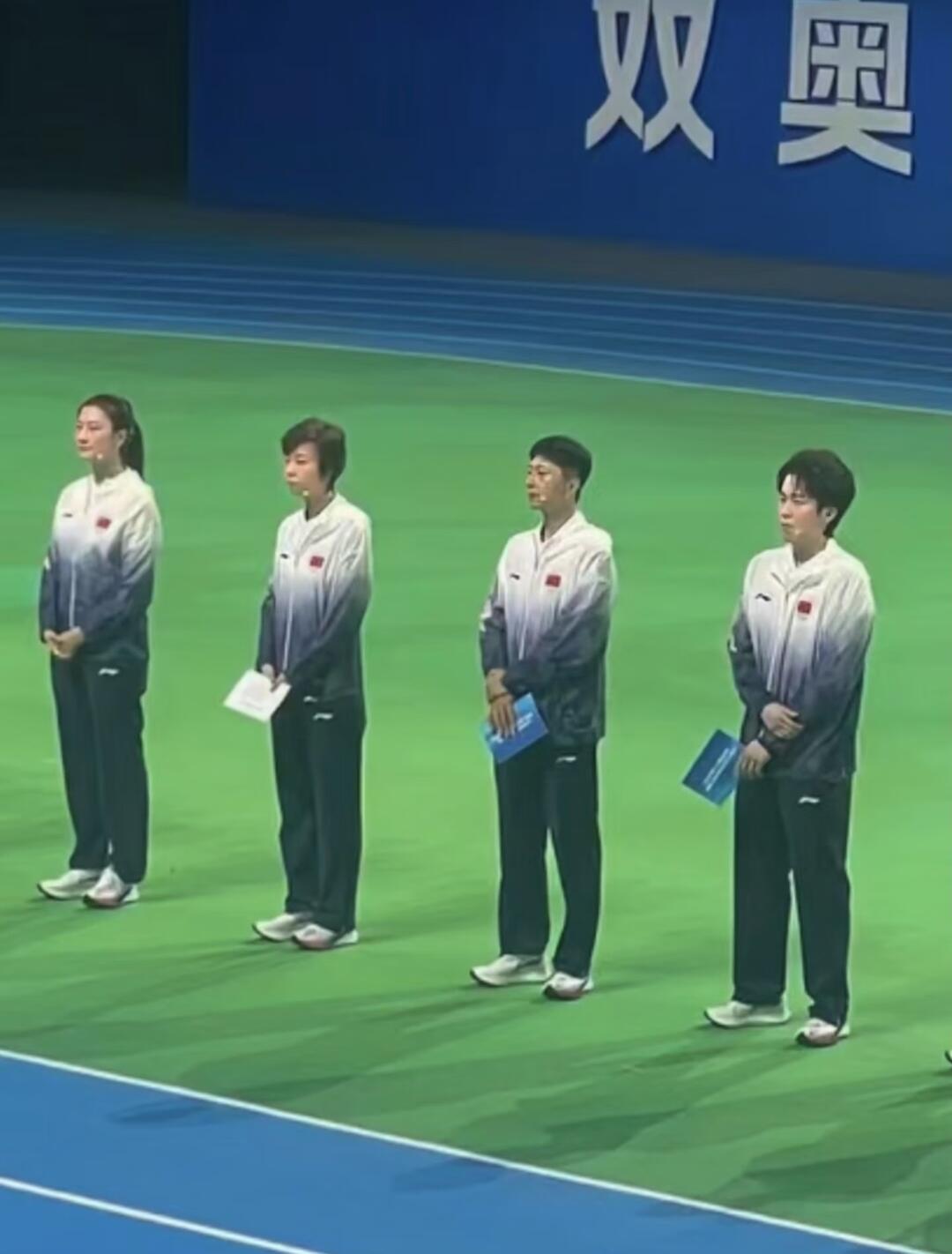 国乒历年的四位队长，人群聚集的具像化，这是超级实力的四位，权威！
两位姐姐太有气