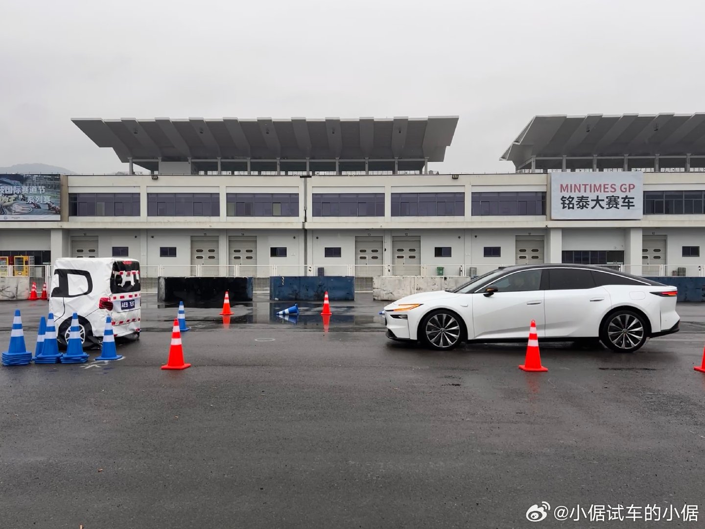 丰田铂智7动态试驾已经开始了，我个人最关注的当然是双腔空悬的表现，先说结论，出乎