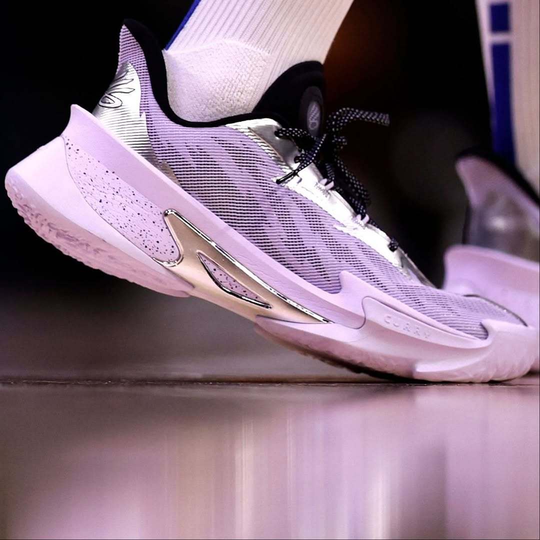 再来一组昨天的上脚图吧Curry Series 7 “Lucky Lilac”真