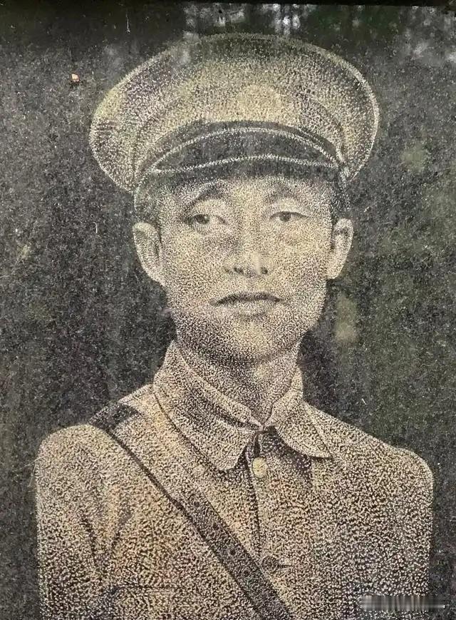 太冤枉！国军少将起义后拼命剿匪，却被一纸诬告定重罪，34年后终平反
 
1950