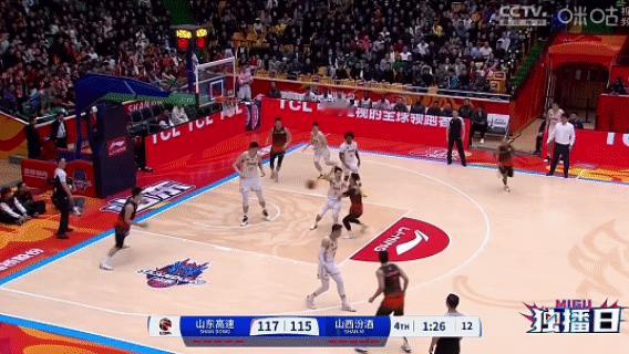 郭凯这一手小中距离啊，救命了，张宁随后的1v1也漂亮，关键时刻是两个大学生球员在