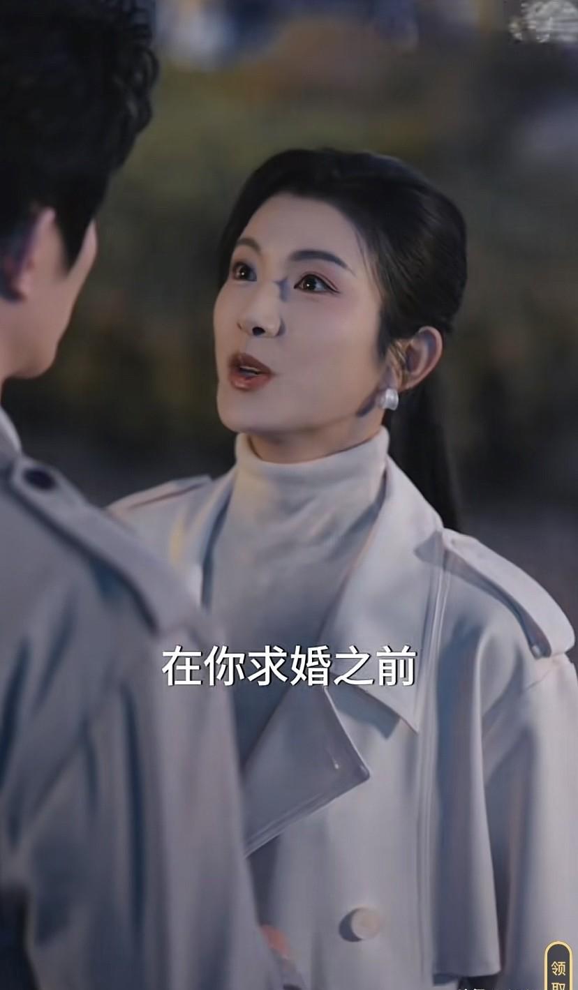 那张脸，那身段，顶级配置。
可刷完卢鹿鹿的新剧，我像吞了一嘴的塑料樱桃——看着红