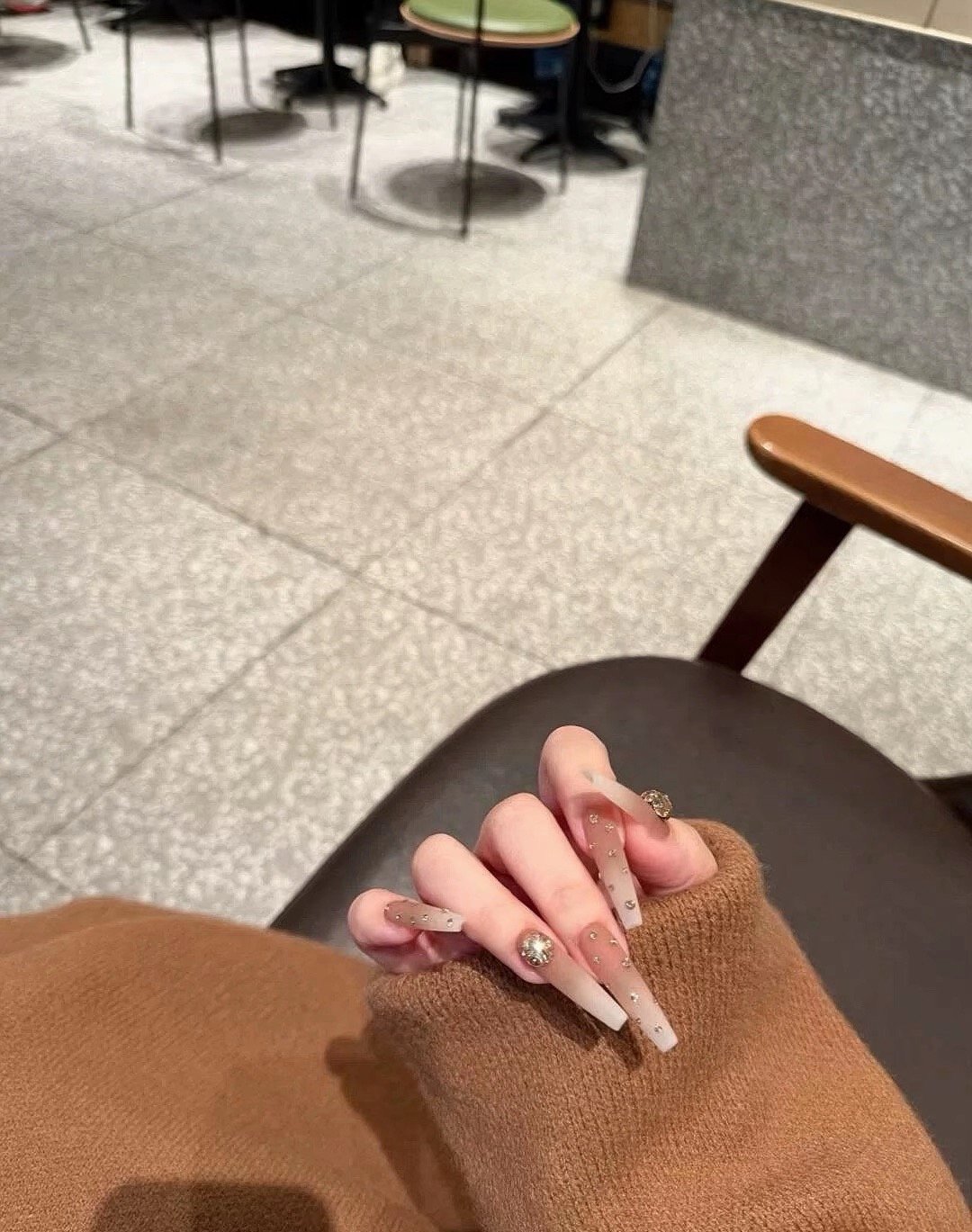 人只有在被爱或者不爱任何人的时候,才会情绪稳定 ​​​
