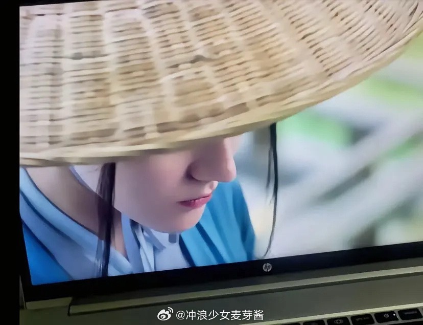 迪丽热巴的脸怎么变成这样……第一张我真以为是什么国漫 ​​​