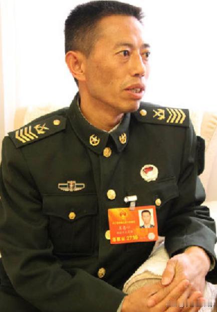 [兔子]导弹兵王王忠心，这个名字在火箭军里是块金字招牌，可妻子却笑他：“只长胡子