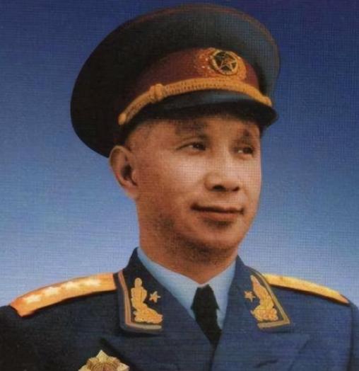 1958年，粟裕被解除职务，此后远离军界再也没被重用，陈赓对粟裕说：“古往今来，