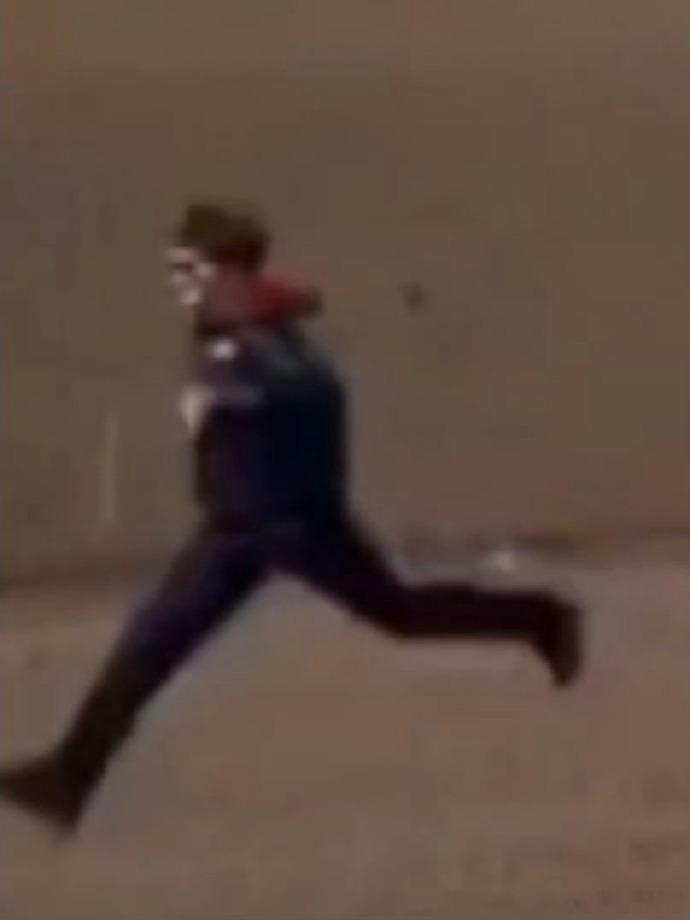 余宇涵差点儿滑倒 这冰面是有点反骨在身上的！让“高铁动车组列车”余宇涵都差点滑倒