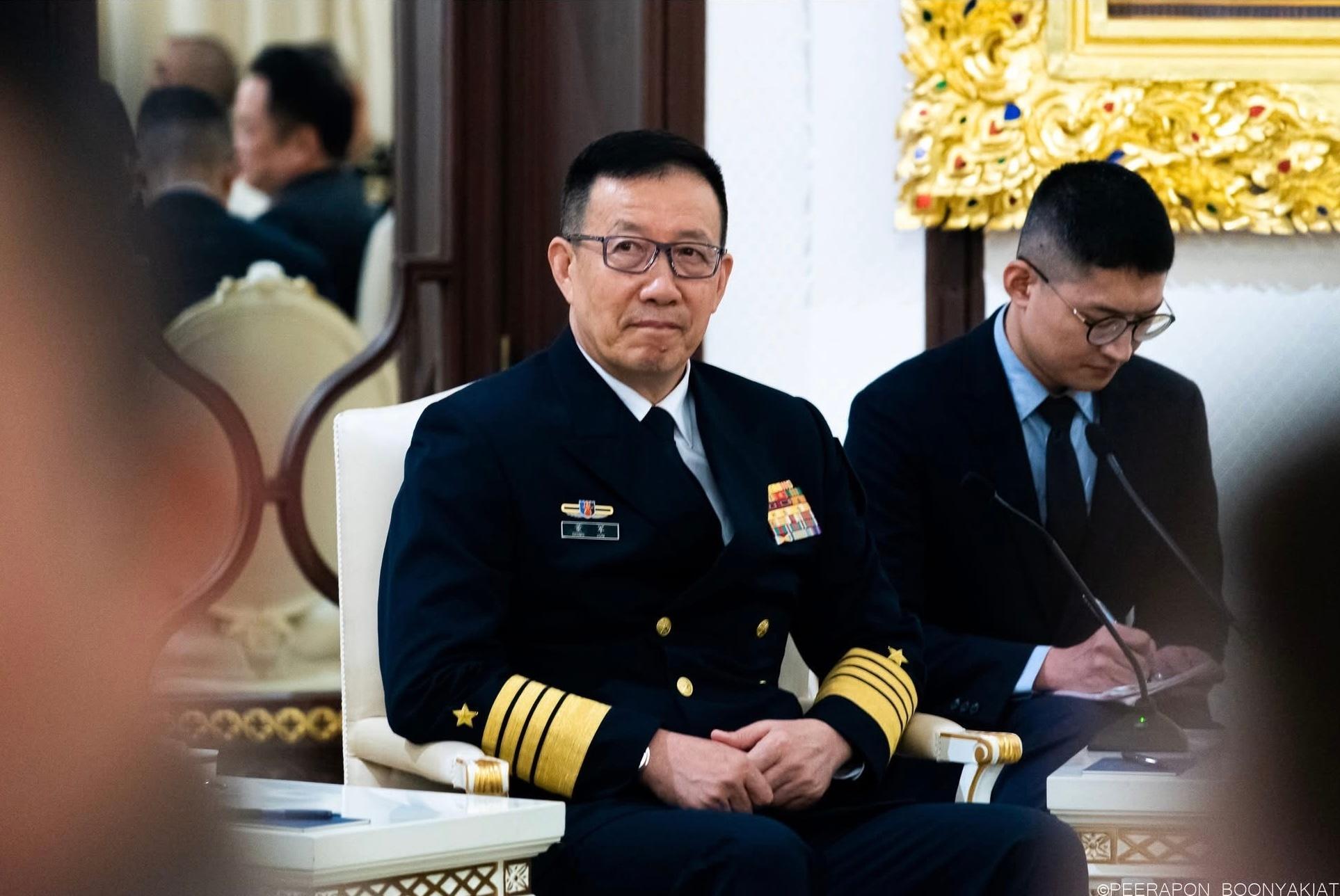 董军  万能网友澄清表示：“另外，有网友说他是田径标枪出身，是错误的，只在学生时