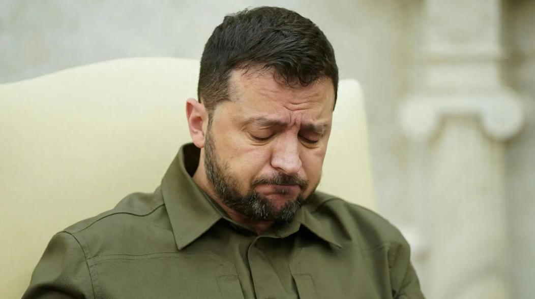 乌克兰付出了40万人的伤亡和庞大的债务，帮助美国削弱了其主要对手。如今，战争已经