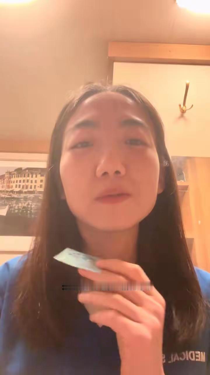 最近有海员曝光了游轮上避孕套的发放内幕，船员们平时可以免费自取，偶尔也会遇到收费