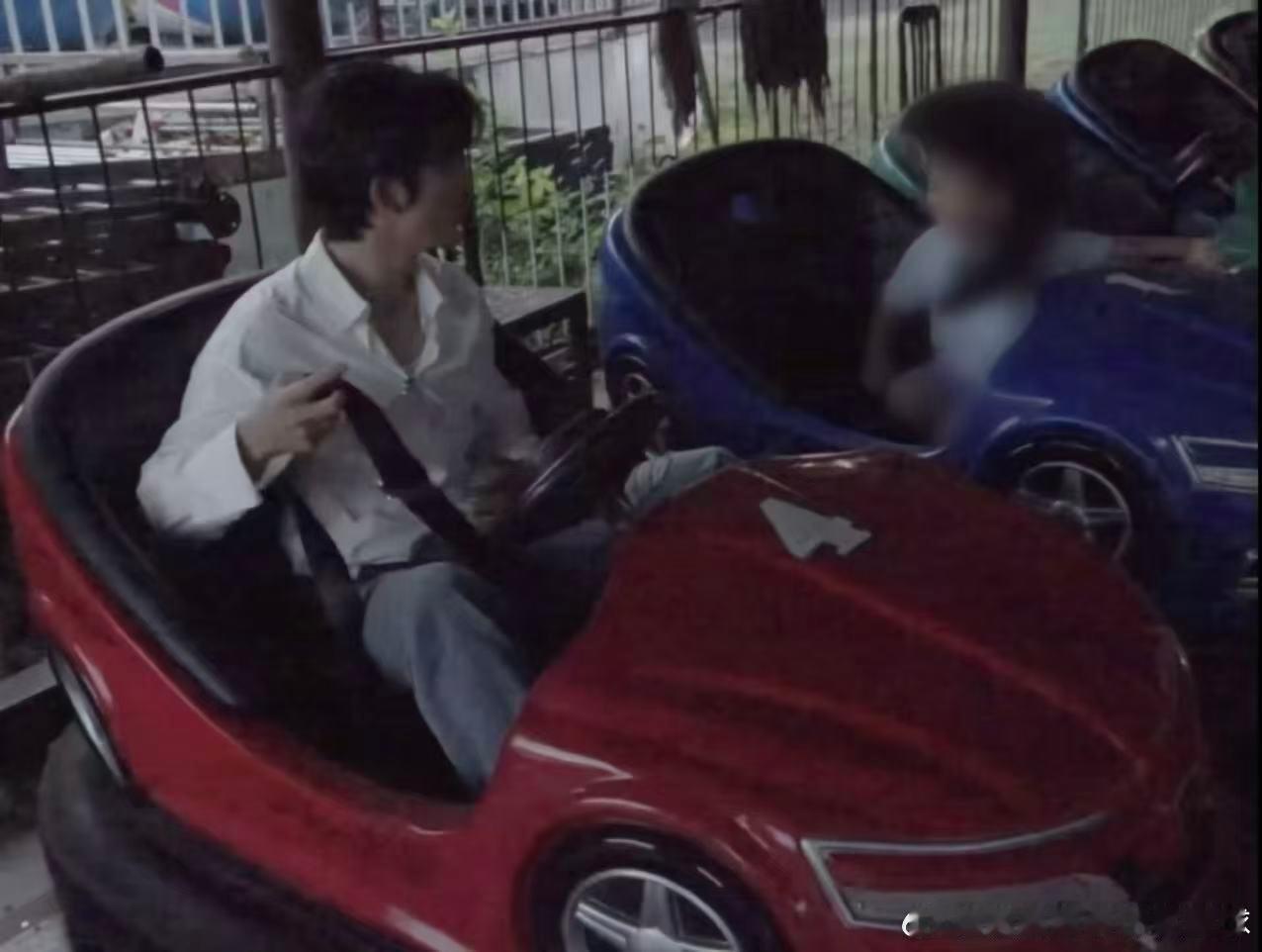 张新成初恋感快溢出屏幕了谁看到这个张新成生日vlog都很难嘴角不上扬的吧 画质糊