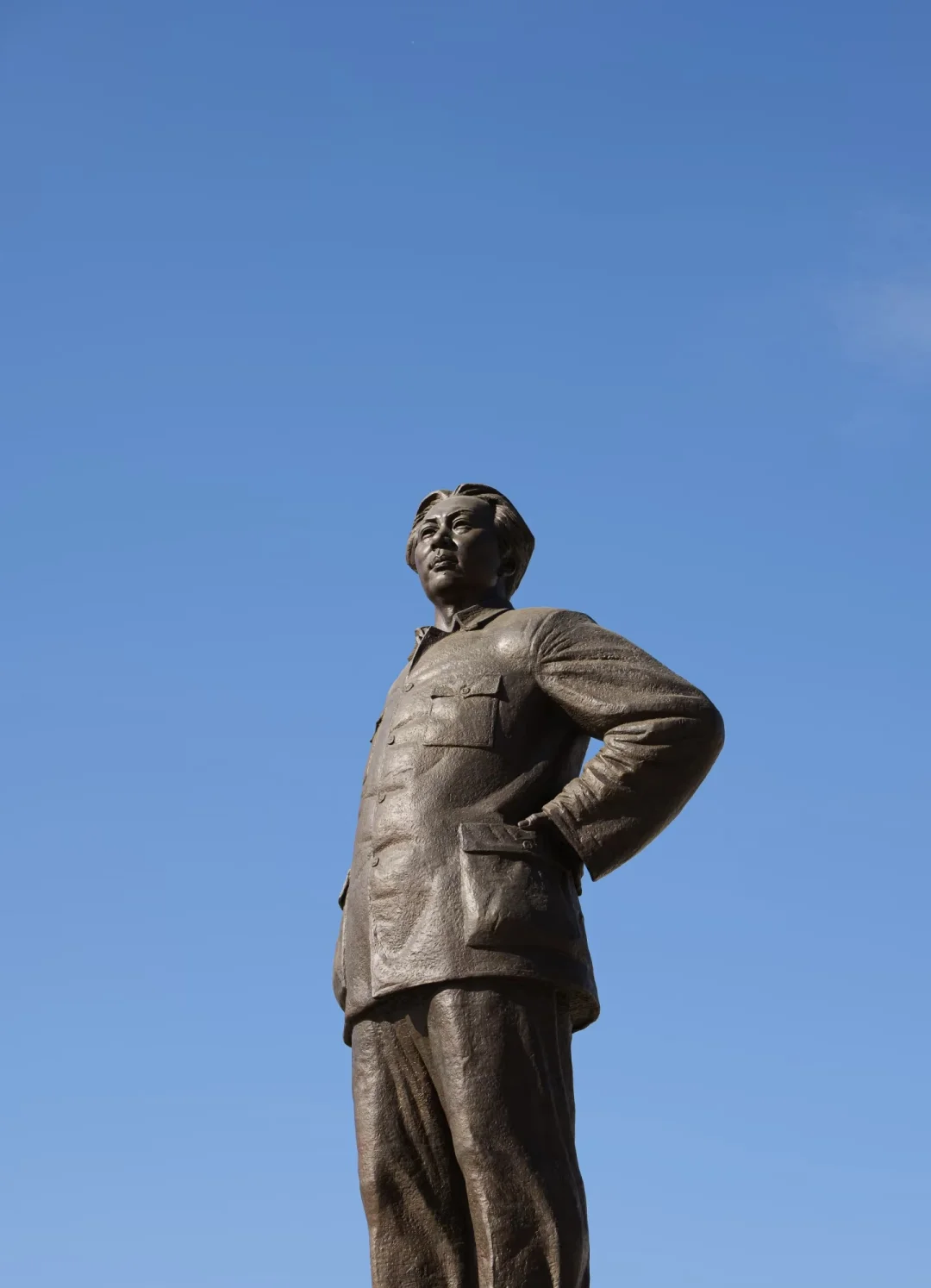 敬爱的伟大领袖毛主席，我们永远怀念您！