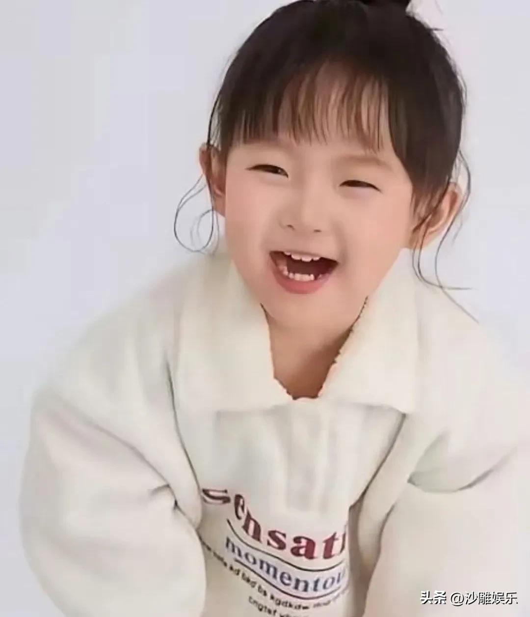 王思聪女儿，冲上热搜！


3月19日深夜，王思聪的女儿“闪闪”突然冲上热搜。 