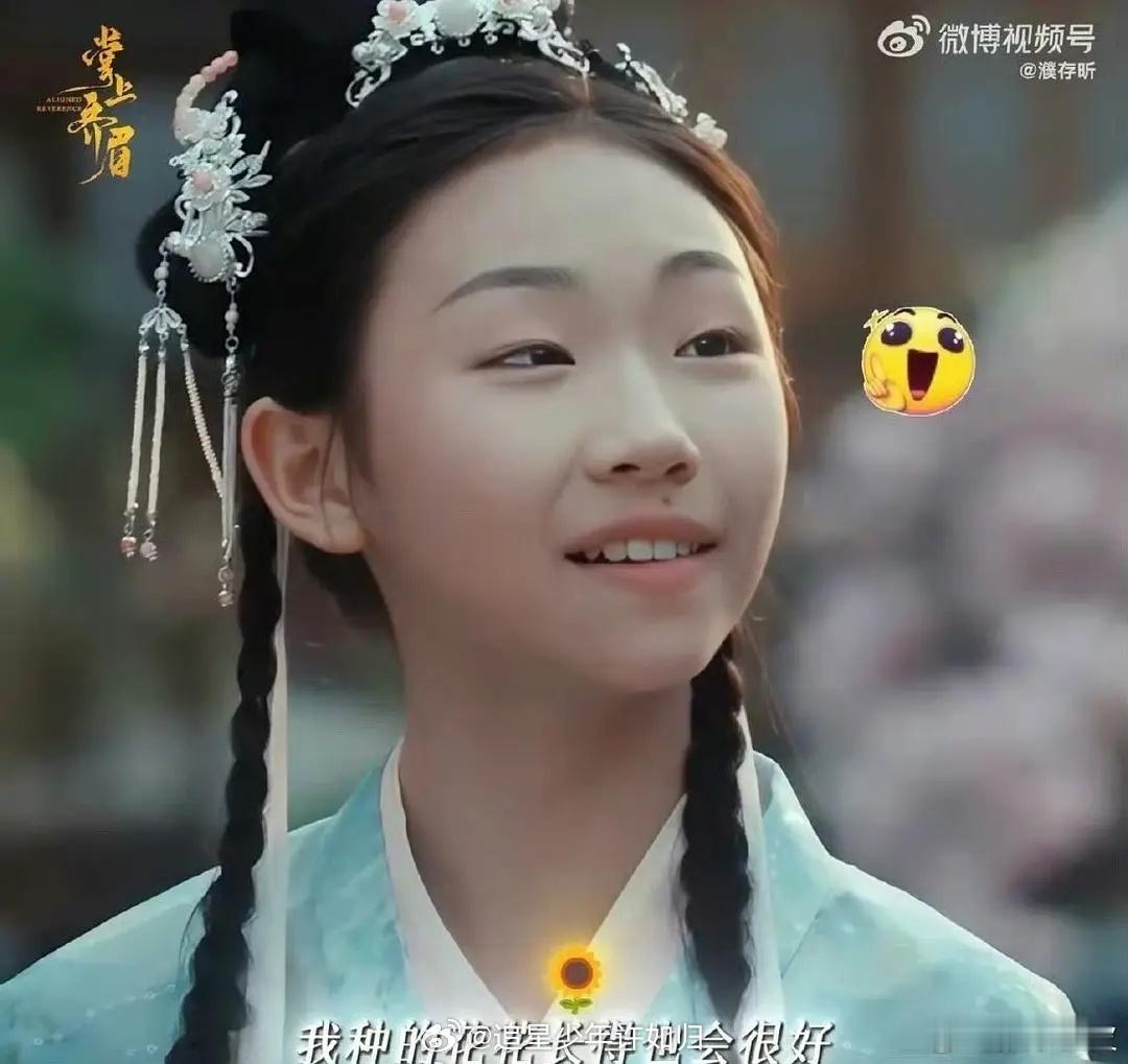 濮存昕的孙女怎么长得有点像小沈阳女儿沈佳润小时候的样子啊，长开之后会不会好看一点