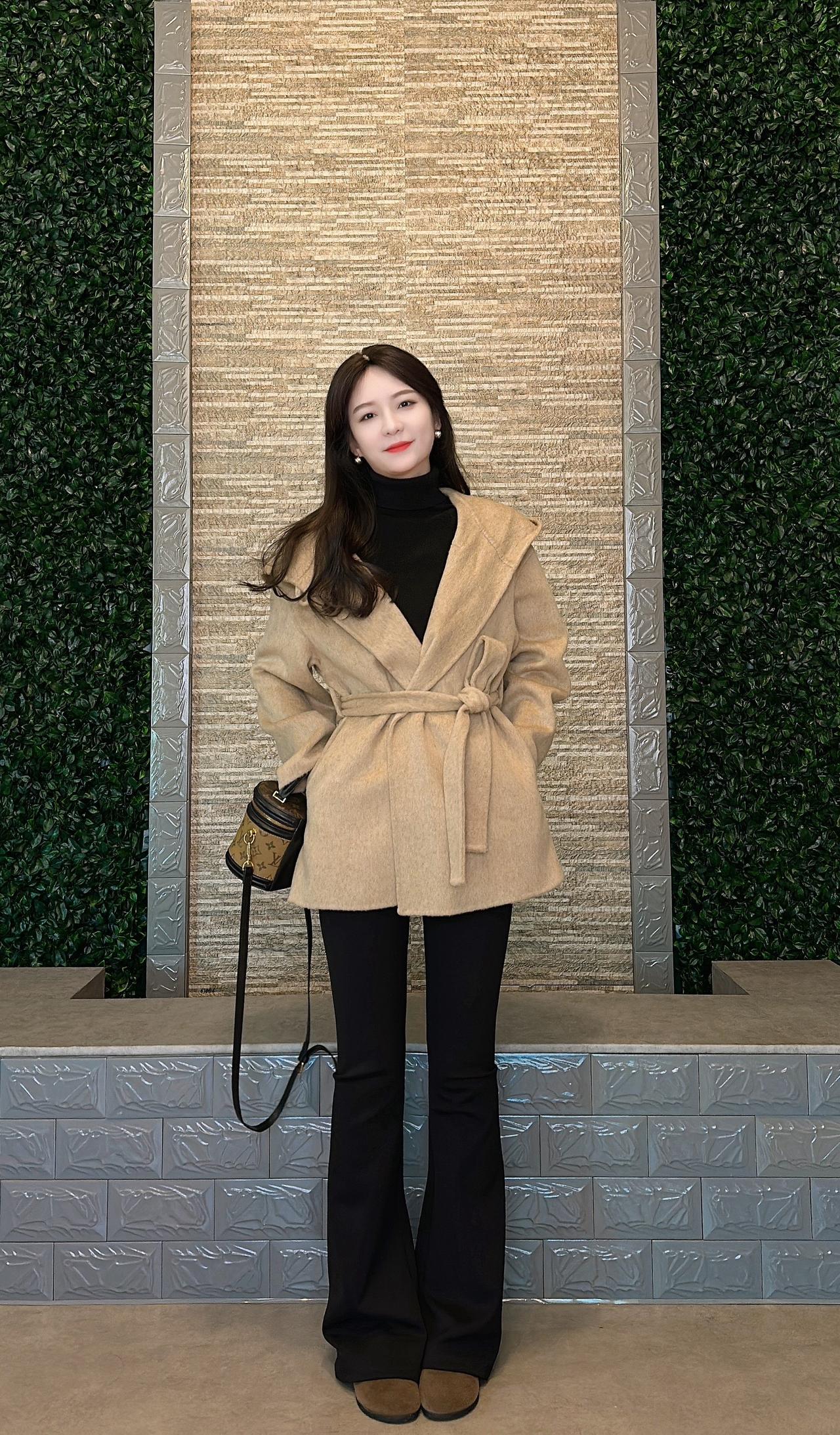 没有动态的日子 都在努力生活，发表动态的日子 都在热爱生活。外套冬季穿搭 韩系女