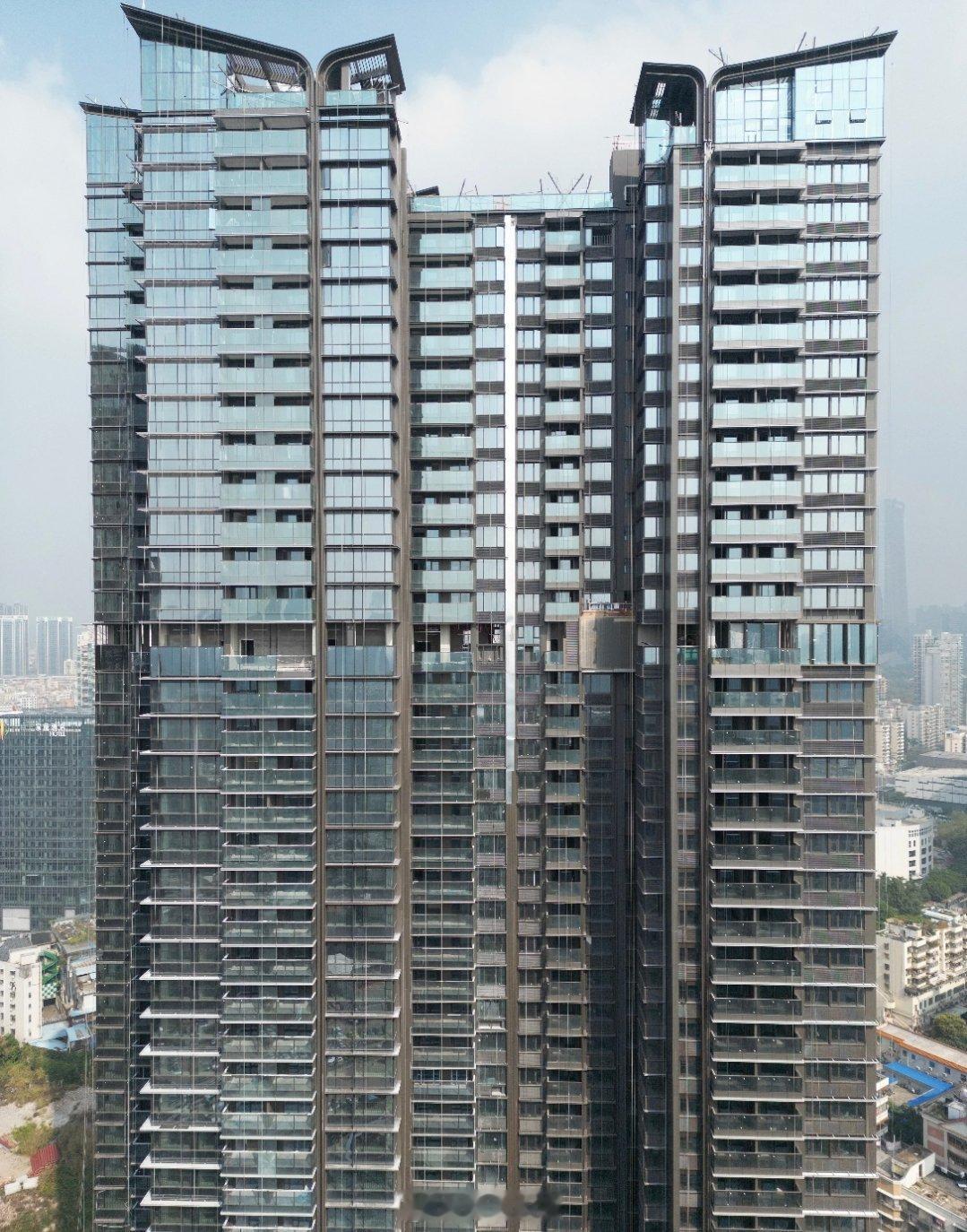 深圳南山以后没有这样的超高层了。卓越的楼盘，已经卖完了，预计还有6-10个月交房