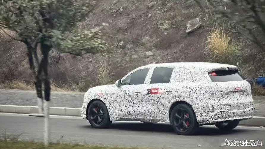 新风格？总之，看起来真的挺大的问界m6