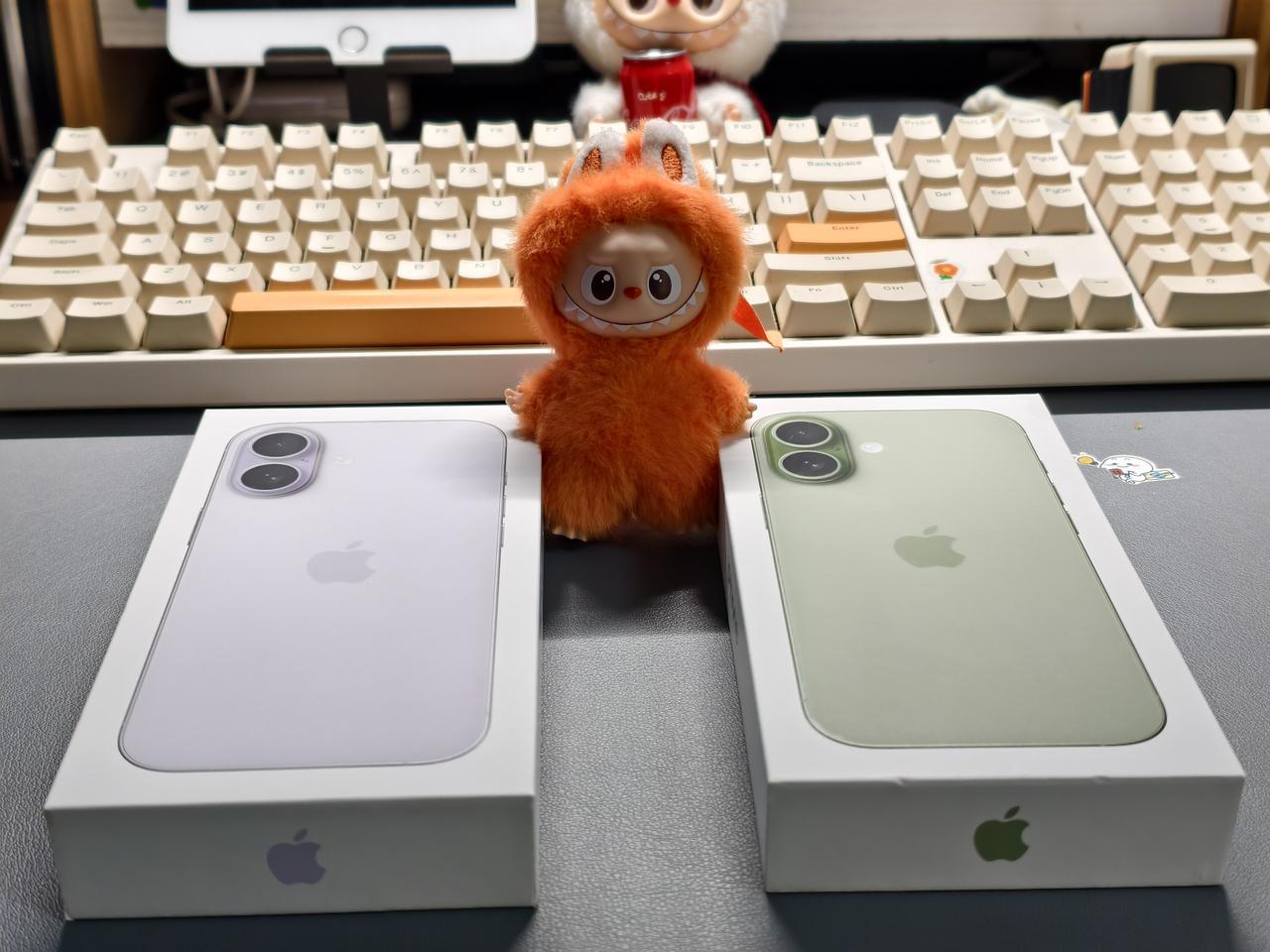 累一天了总结下iPhone17：
​
​优点：
❶很轻很薄屏占比很高
​我拿到的