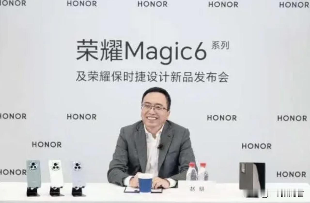 #荣耀的折叠屏手机可以用鸿蒙系统吗#
    很多人都在问华为终于回归了，鸿蒙和