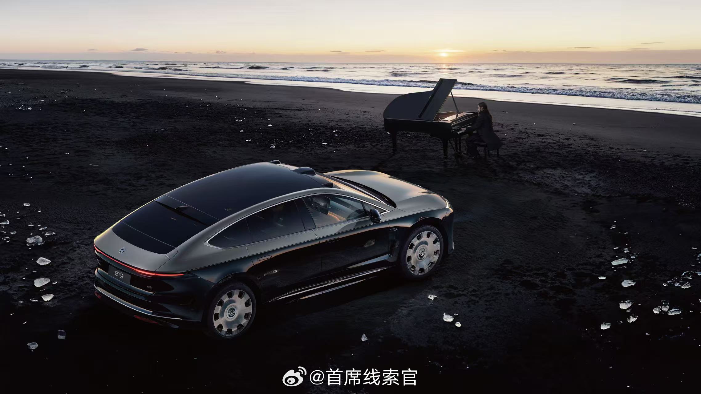 融汇天地之美的 ET9 地平线特别版，推出全新色彩主题「拂晓黎明」。设计灵感源自