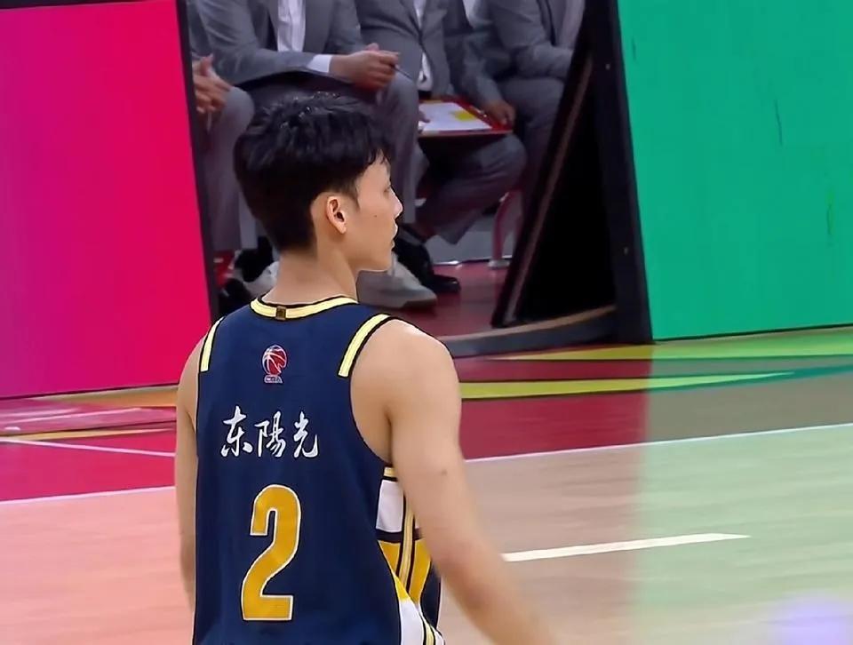 徐杰0分背后真相曝光！杜锋揭开伤疤，球迷全骂错了

广东队赢球夜，徐杰再次交出尴