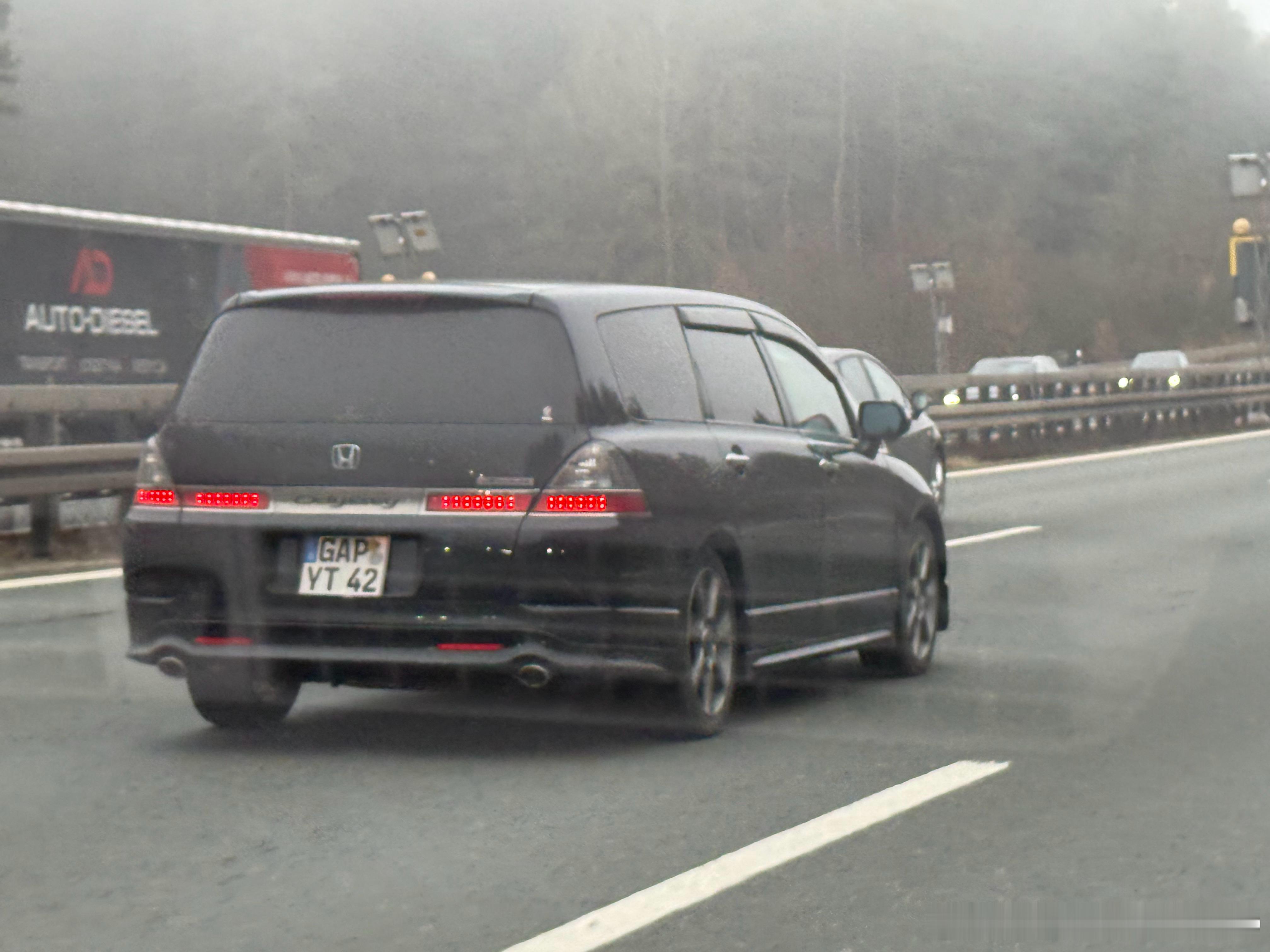 德国高速Autobahn上碰到的日本本土版奥德赛纯正日规JDM 禾希 